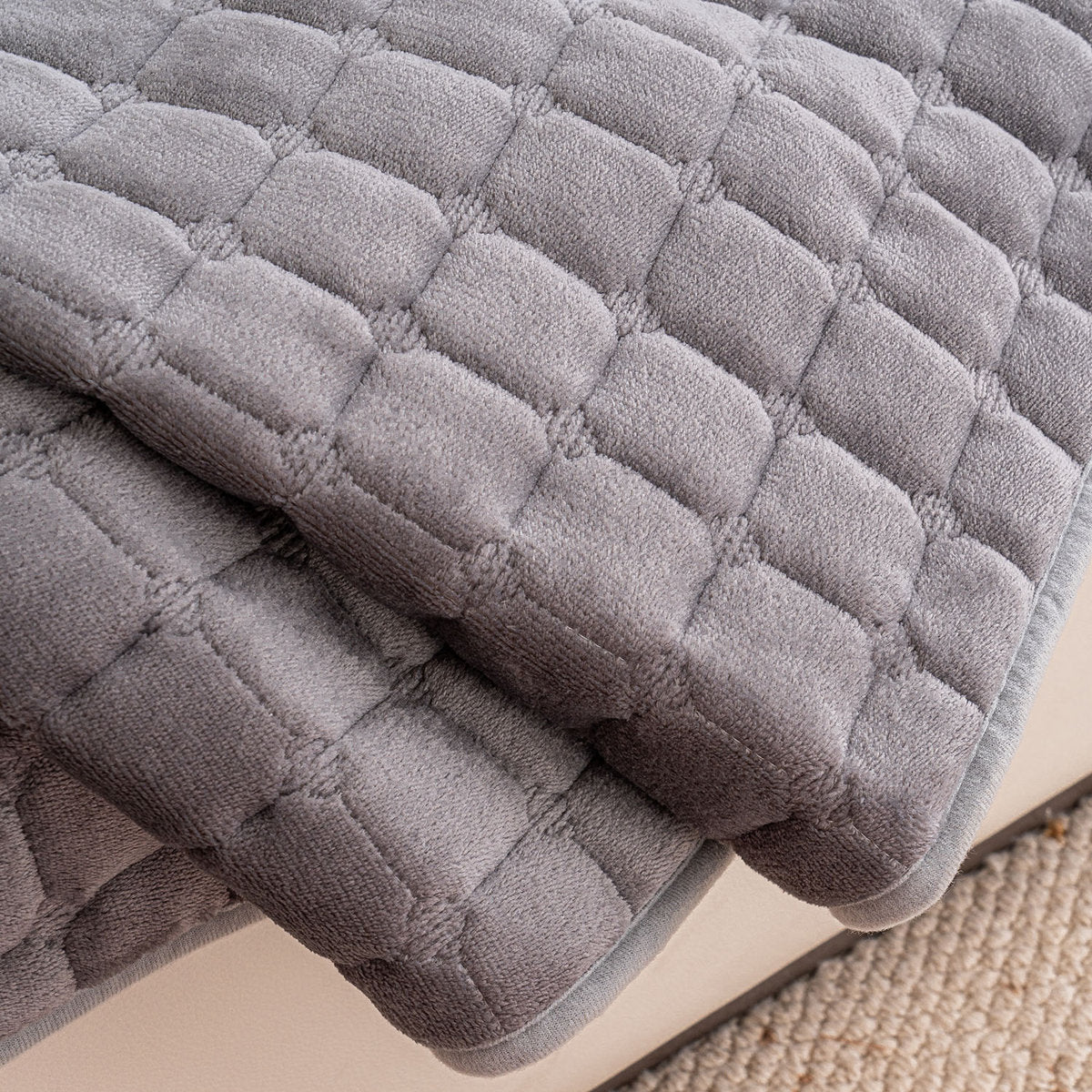 Yantheti A01 quilted sectional sofa cushion cover 2